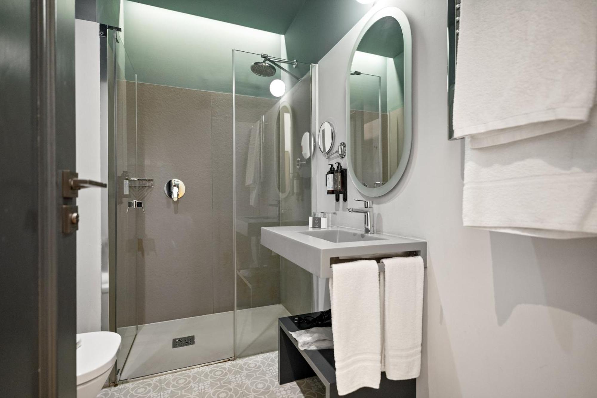 Double or Twin Room with Interior View,1707009772:JPEG